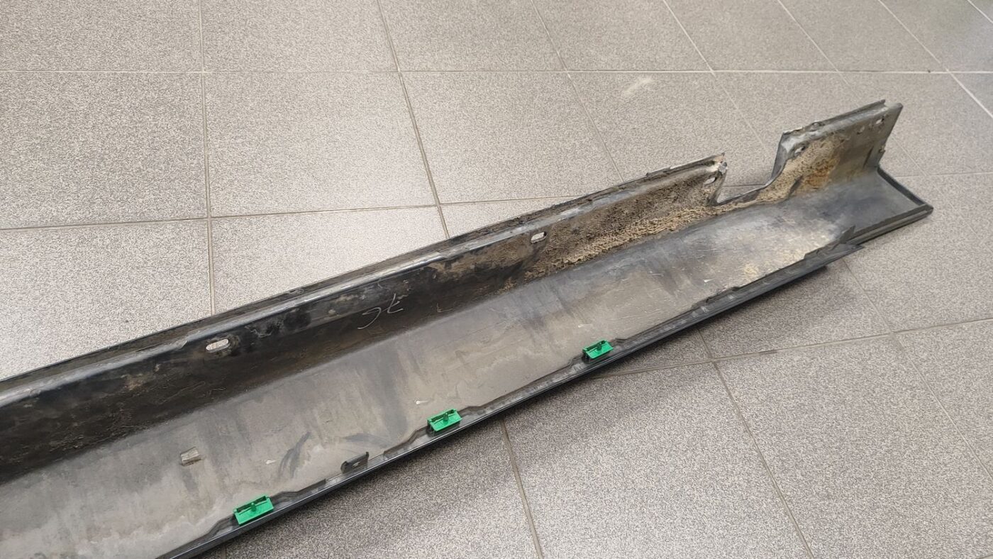 Ārēja sliekšņa laba uzlika priekš BMW 520D E60 2006 ENG.