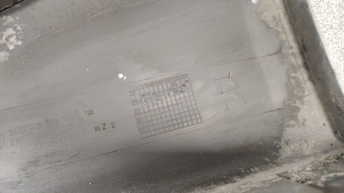 Ārēja sliekšņa laba uzlika priekš BMW 520D E60 2006 ENG.