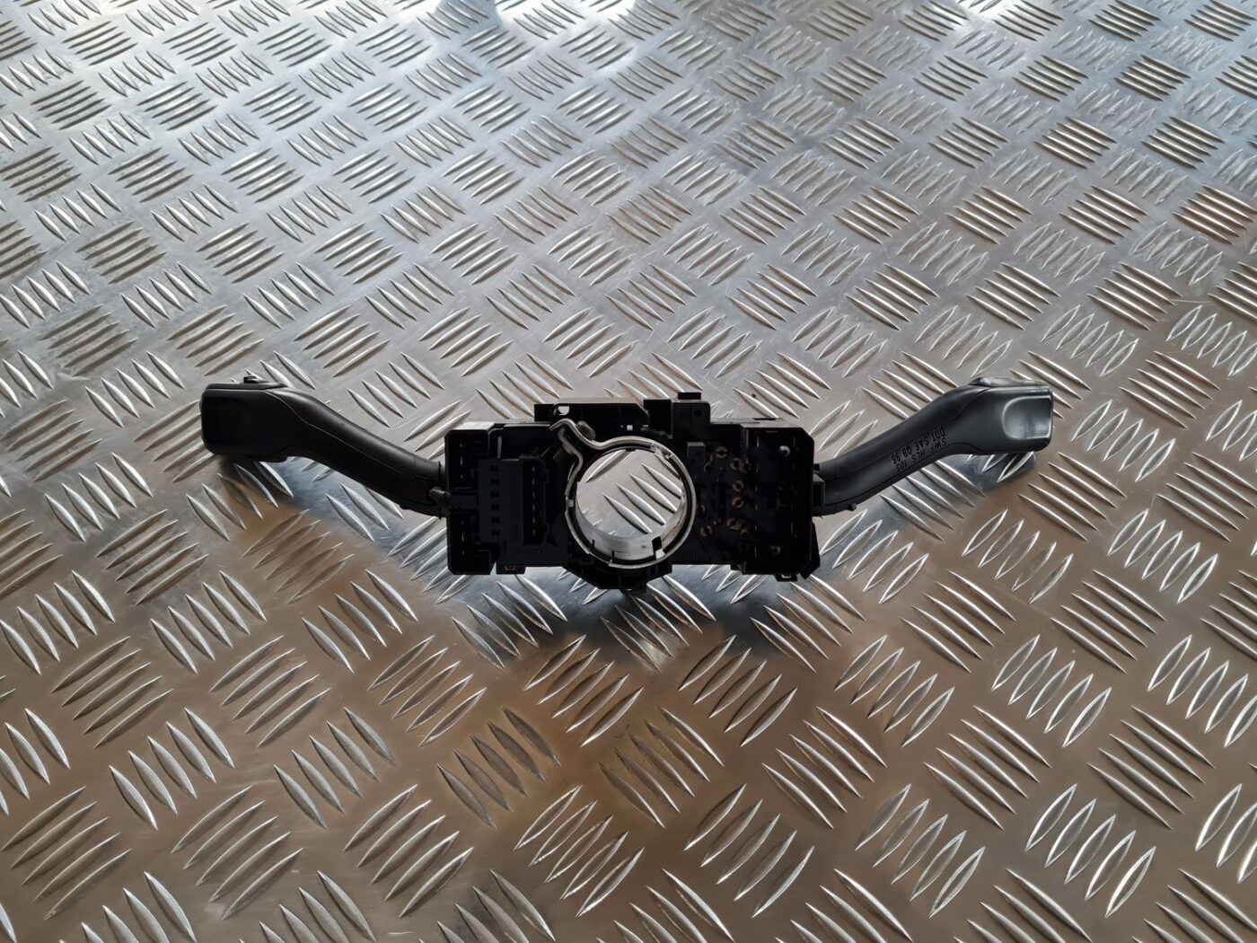 Stūres statnes slēdzis priekš VW PASSAT 2004 UNIVERSAL GREY