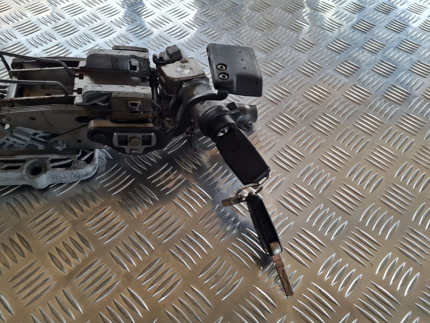 Stūres statne priekš VW PASSAT 2004 UNIVERSAL GREY