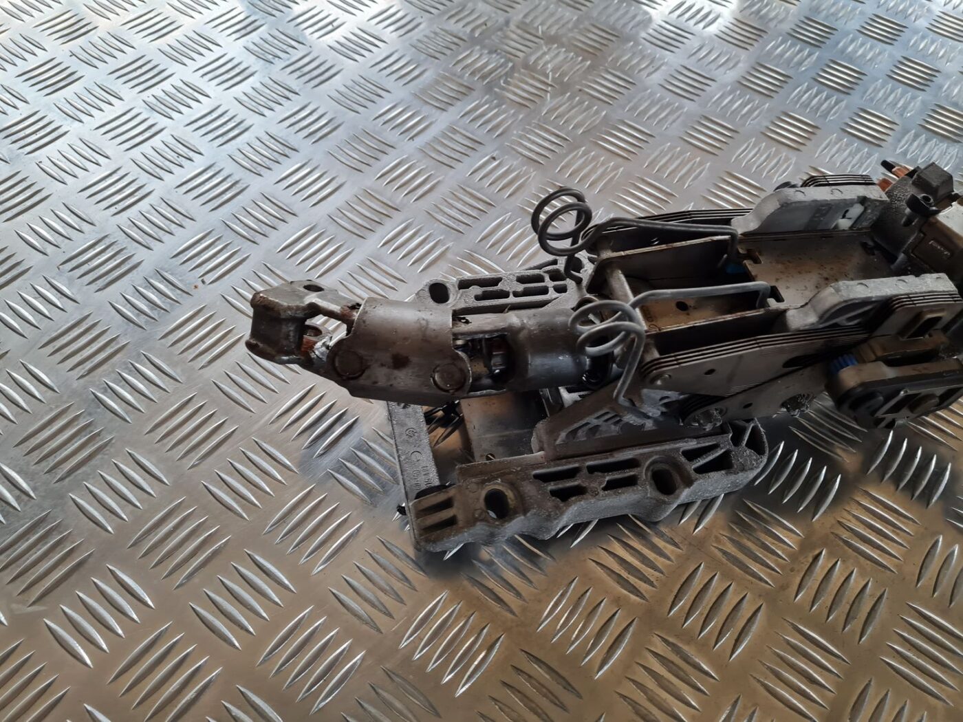 Stūres statne priekš VW PASSAT 2004 UNIVERSAL GREY