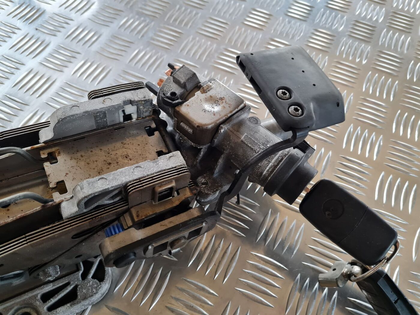 Stūres statne priekš VW PASSAT 2004 UNIVERSAL GREY