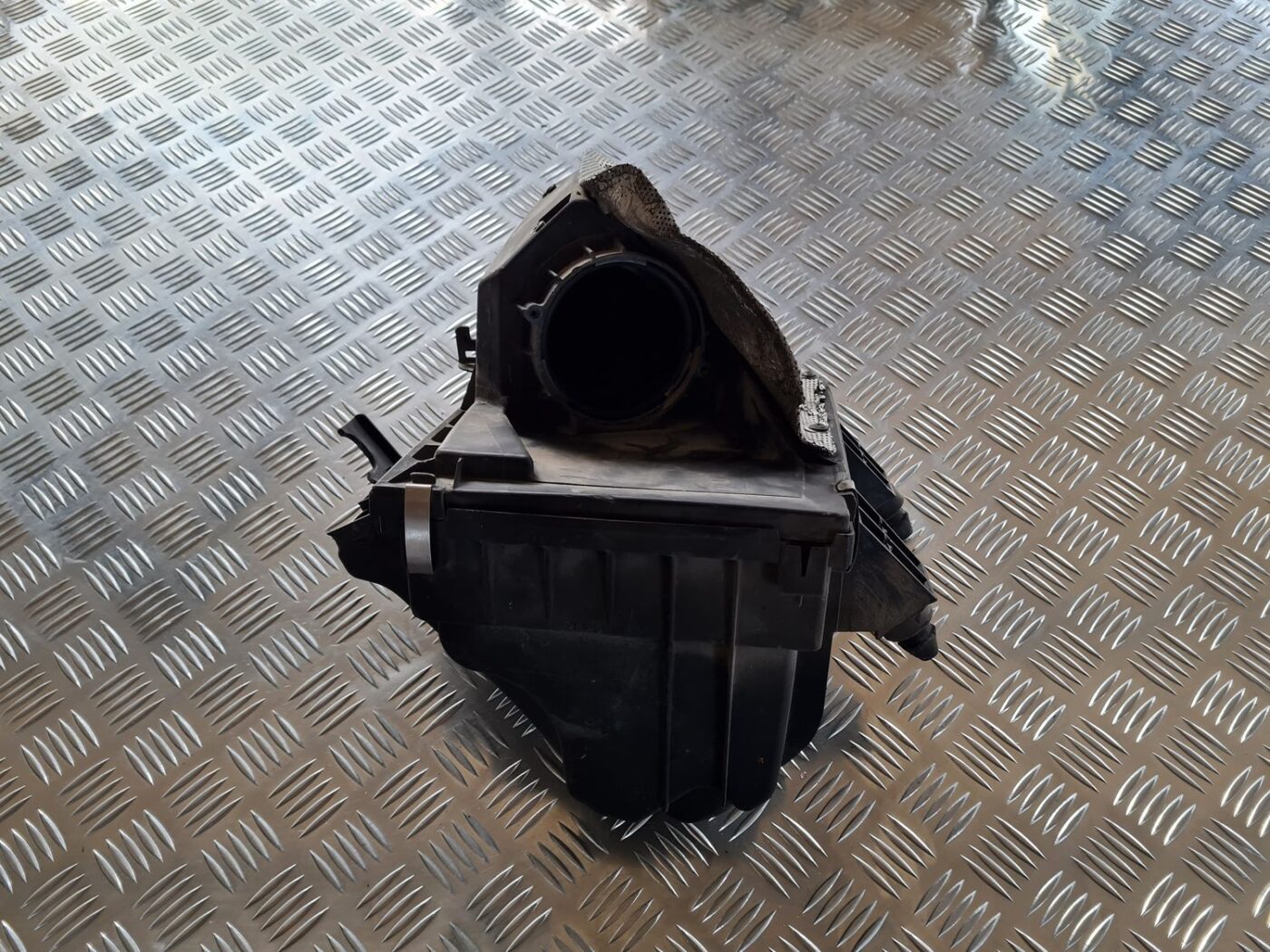 Gaisa filtra korpuss priekš VW PASSAT 2004 UNIVERSAL GREY