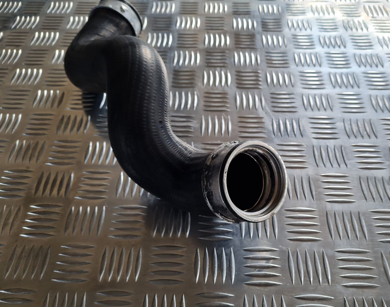 Interkulera caurule priekš VW PASSAT 2004 UNIVERSAL GREY 4 Interkulera caurule priekš VW PASSAT 2004 UNIVERSAL GREY