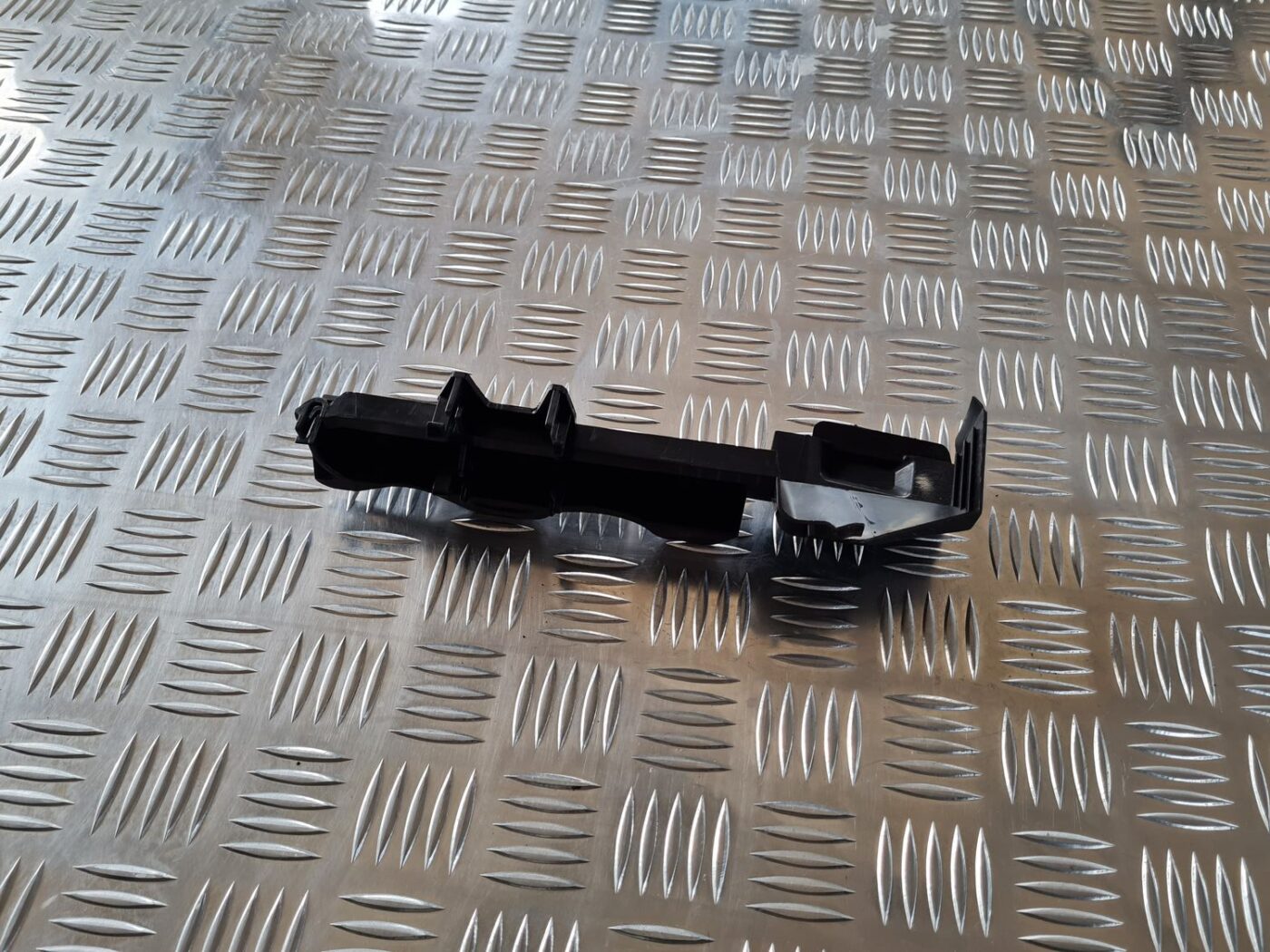 Ieplūdes gaisa deflektors/Difuzors priekš VW PASSAT 2004 UNIVERSAL GREY 5 Ieplūdes gaisa deflektors/Difuzors priekš VW PASSAT 2004 UNIVERSAL GREY