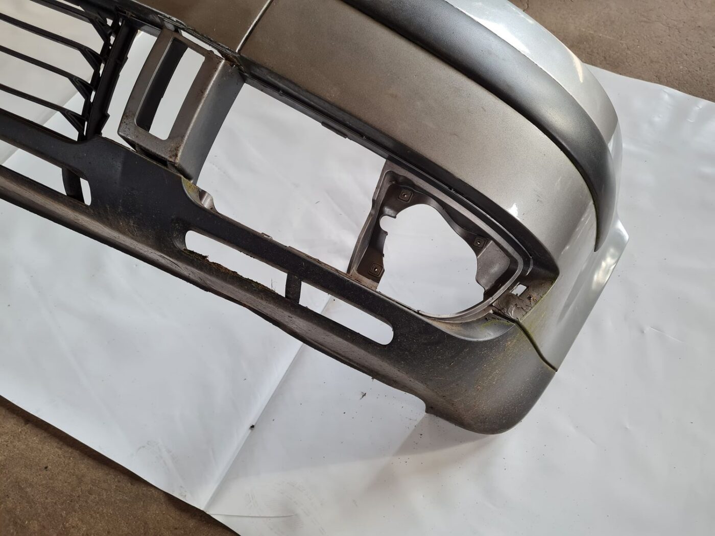 Priekšējais buferis priekš VW PASSAT 2004 UNIVERSAL GREY 5 Priekšējais buferis priekš VW PASSAT 2004 UNIVERSAL GREY