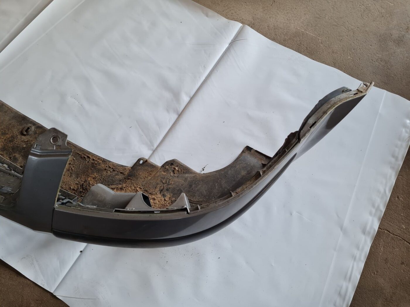 Priekšējais buferis priekš VW PASSAT 2004 UNIVERSAL GREY 4 Priekšējais buferis priekš VW PASSAT 2004 UNIVERSAL GREY