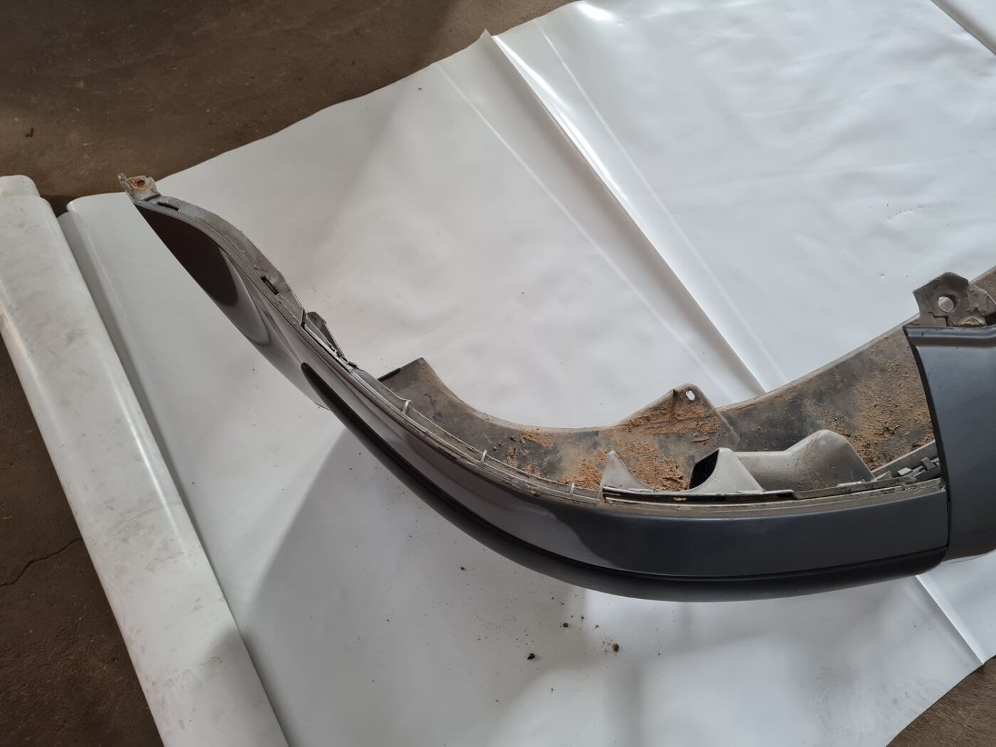 Priekšējais buferis priekš VW PASSAT 2004 UNIVERSAL GREY 3 Priekšējais buferis priekš VW PASSAT 2004 UNIVERSAL GREY