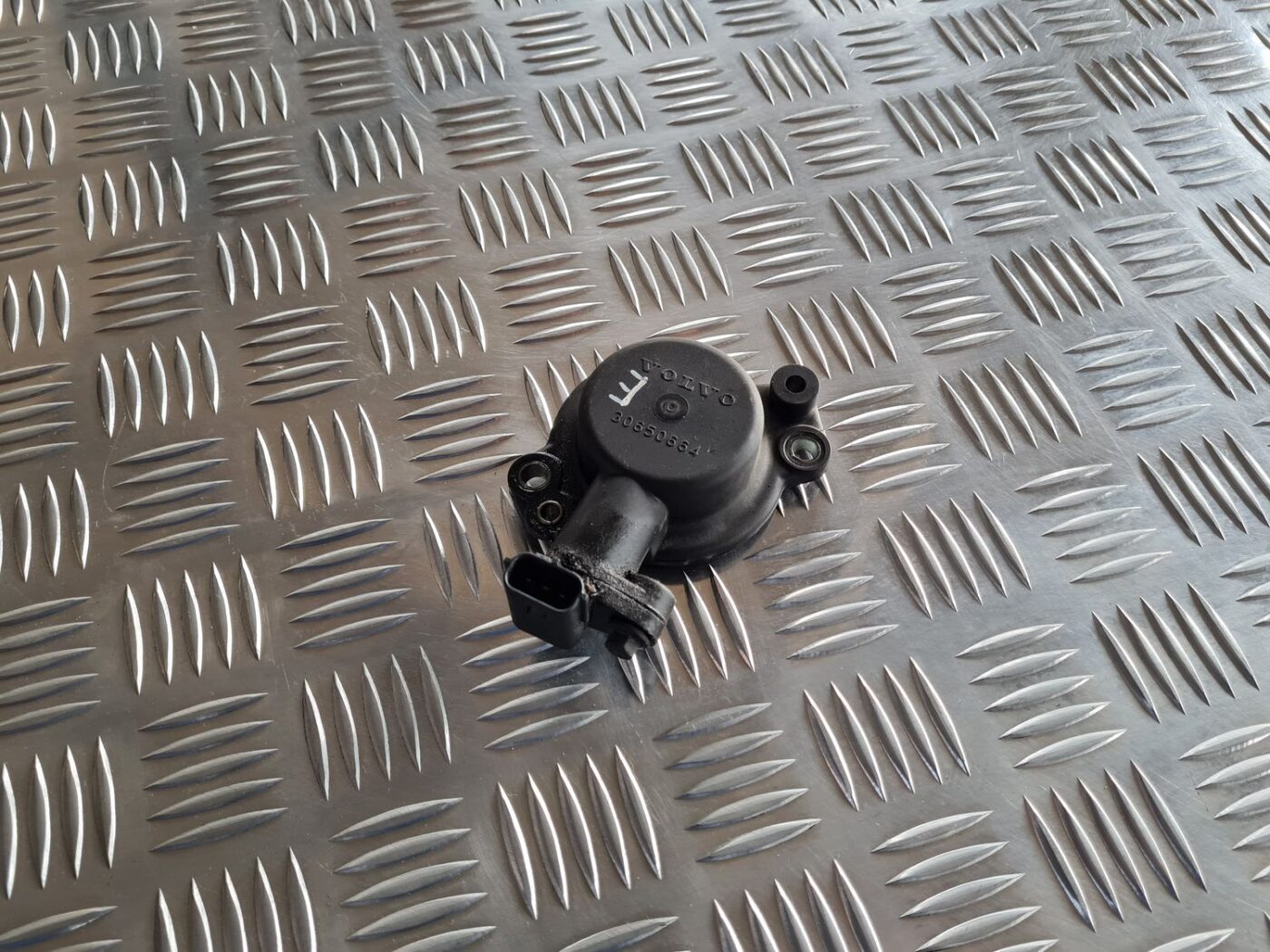 Sadales vārpstas devējs priekš VOLVO S60 2008 1 Sadales vārpstas devējs priekš VOLVO S60 2008