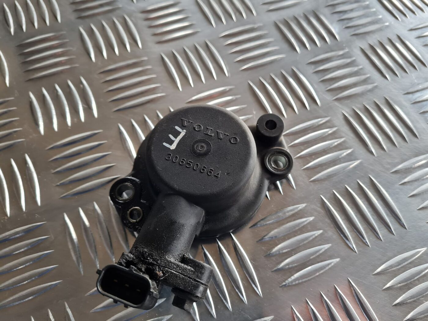 Sadales vārpstas devējs priekš VOLVO S60 2008 2 Sadales vārpstas devējs priekš VOLVO S60 2008