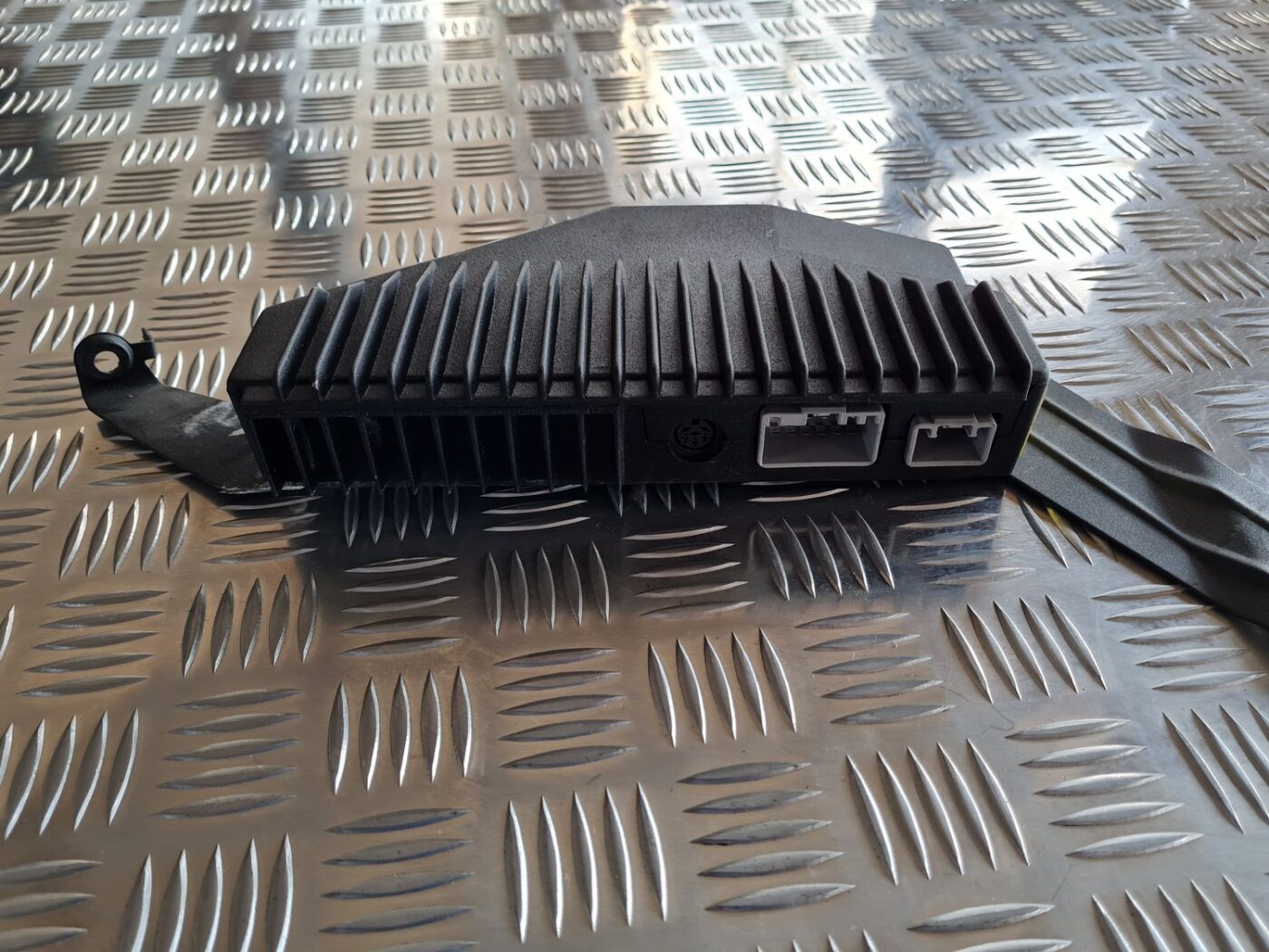 Audio pastiprinātāja bloks priekš VOLVO S60 2008