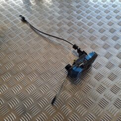 Priekšējo labo durvju slēdzene priekš VOLVO S60 2008