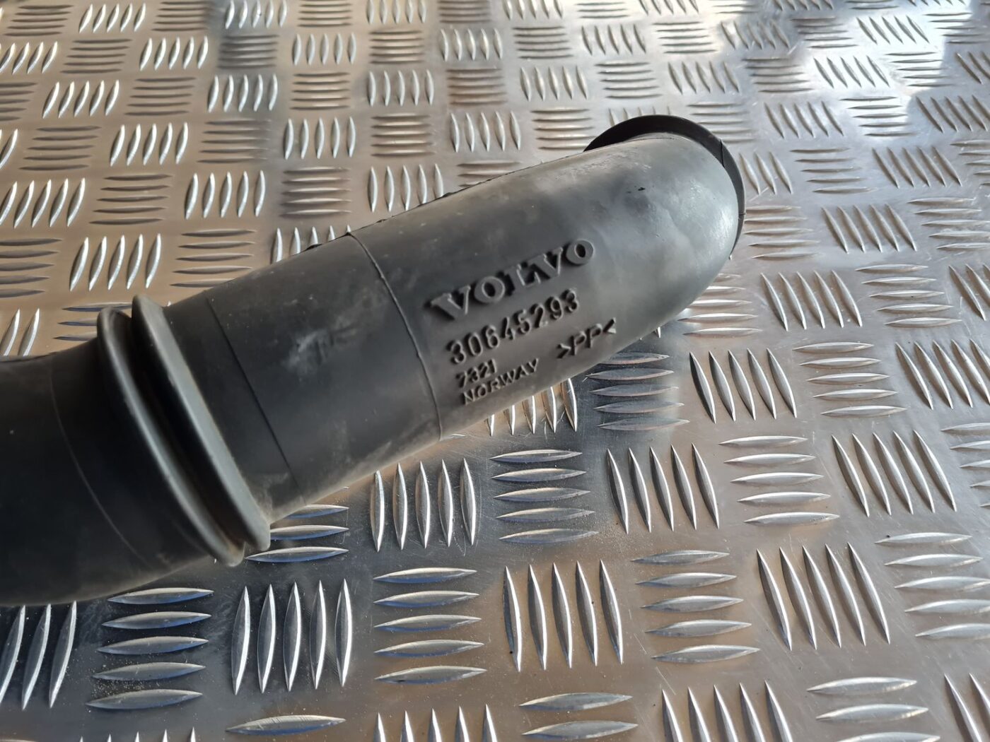 Interkulera caurule priekš VOLVO S60 2008