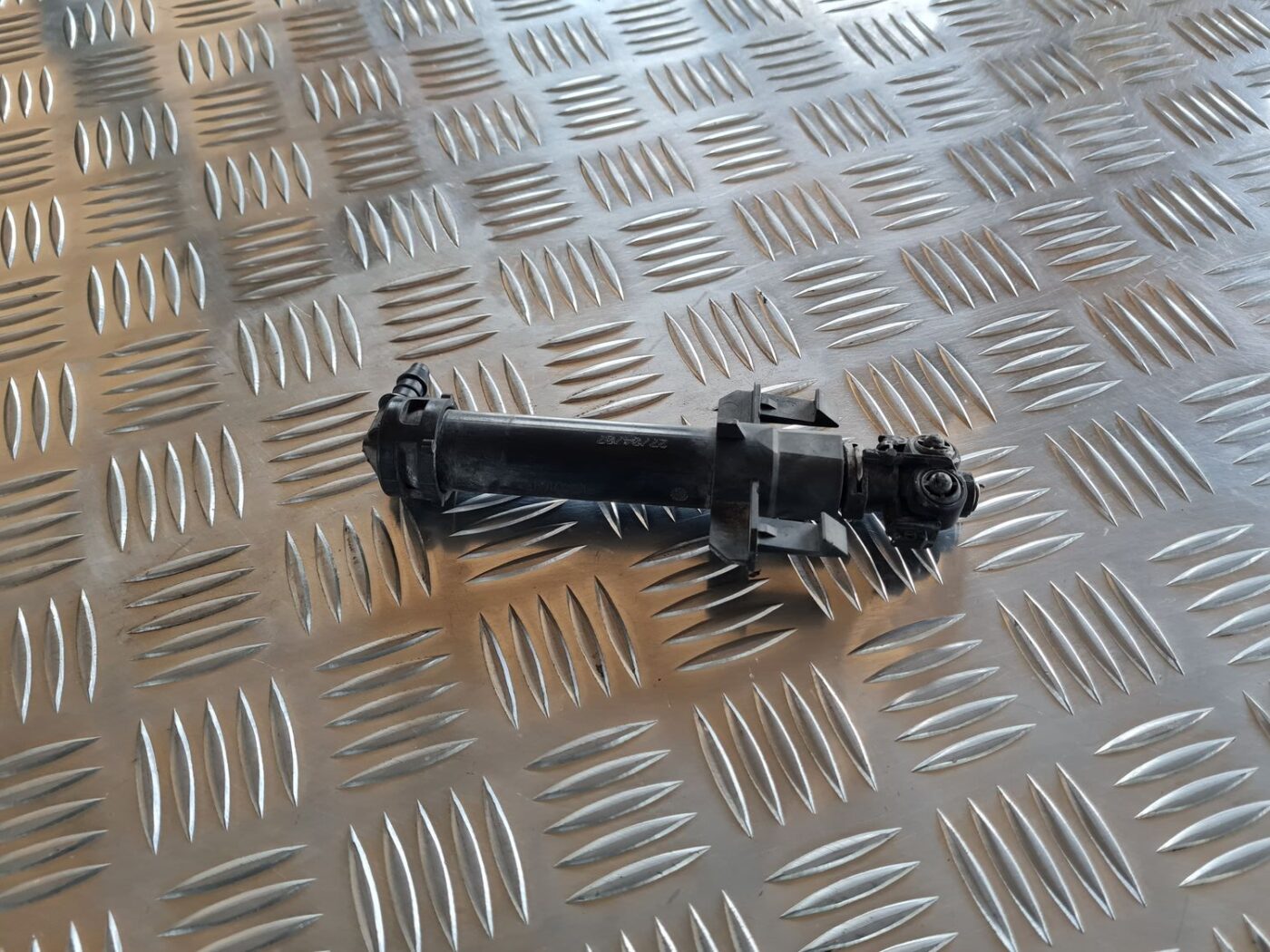 Lukturu mazgātāja sprausla priekš VOLVO S60 2008 1 Lukturu mazgātāja sprausla priekš VOLVO S60 2008