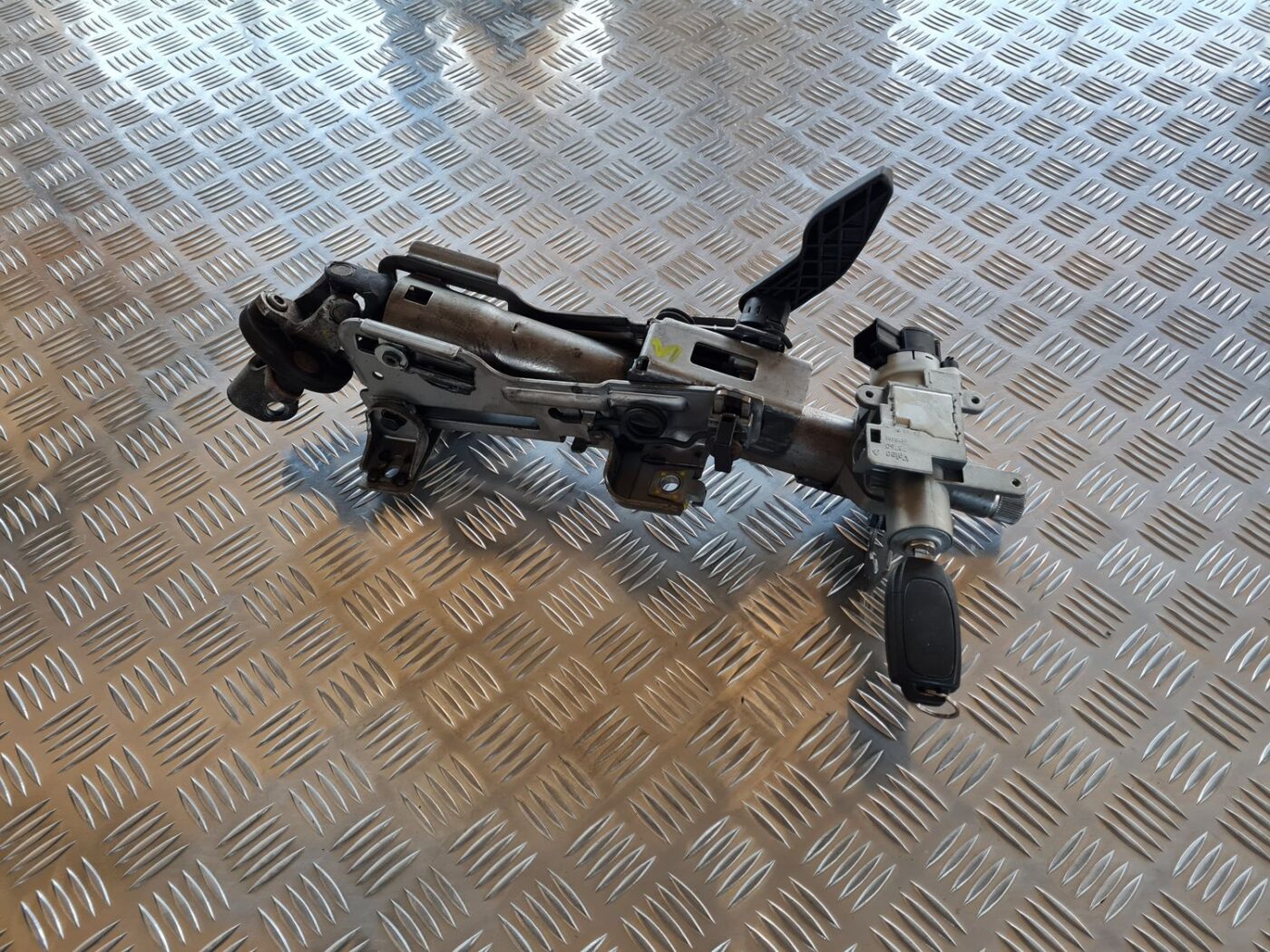 Stūres statne priekš VOLVO S60 2008 1 Stūres statne priekš VOLVO S60 2008