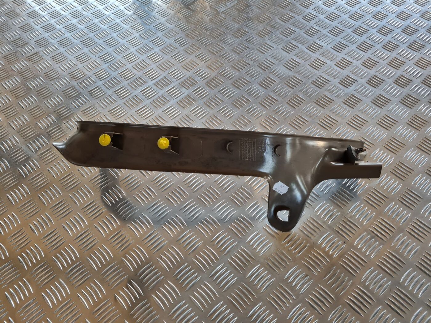 Sliekšņa aizmugurēja kreisa uzlika (salonā) priekš VOLVO S60 2008 4 Sliekšņa aizmugurēja kreisa uzlika (salonā) priekš VOLVO S60 2008