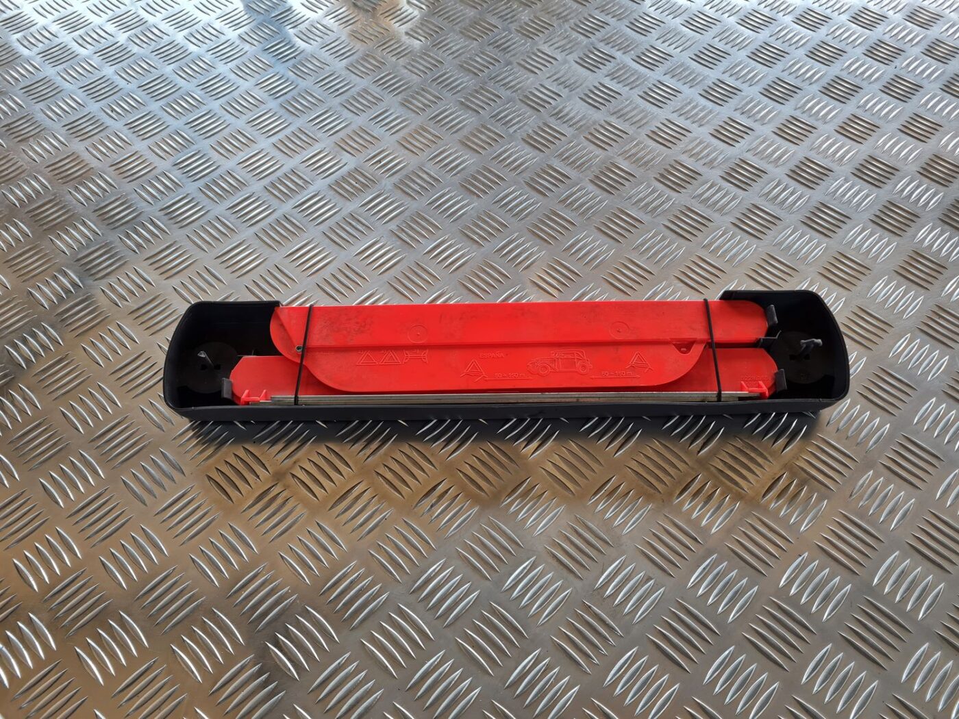 Brīdinājuma trīsstūris priekš VOLVO S60 2008 2 Brīdinājuma trīsstūris priekš VOLVO S60 2008