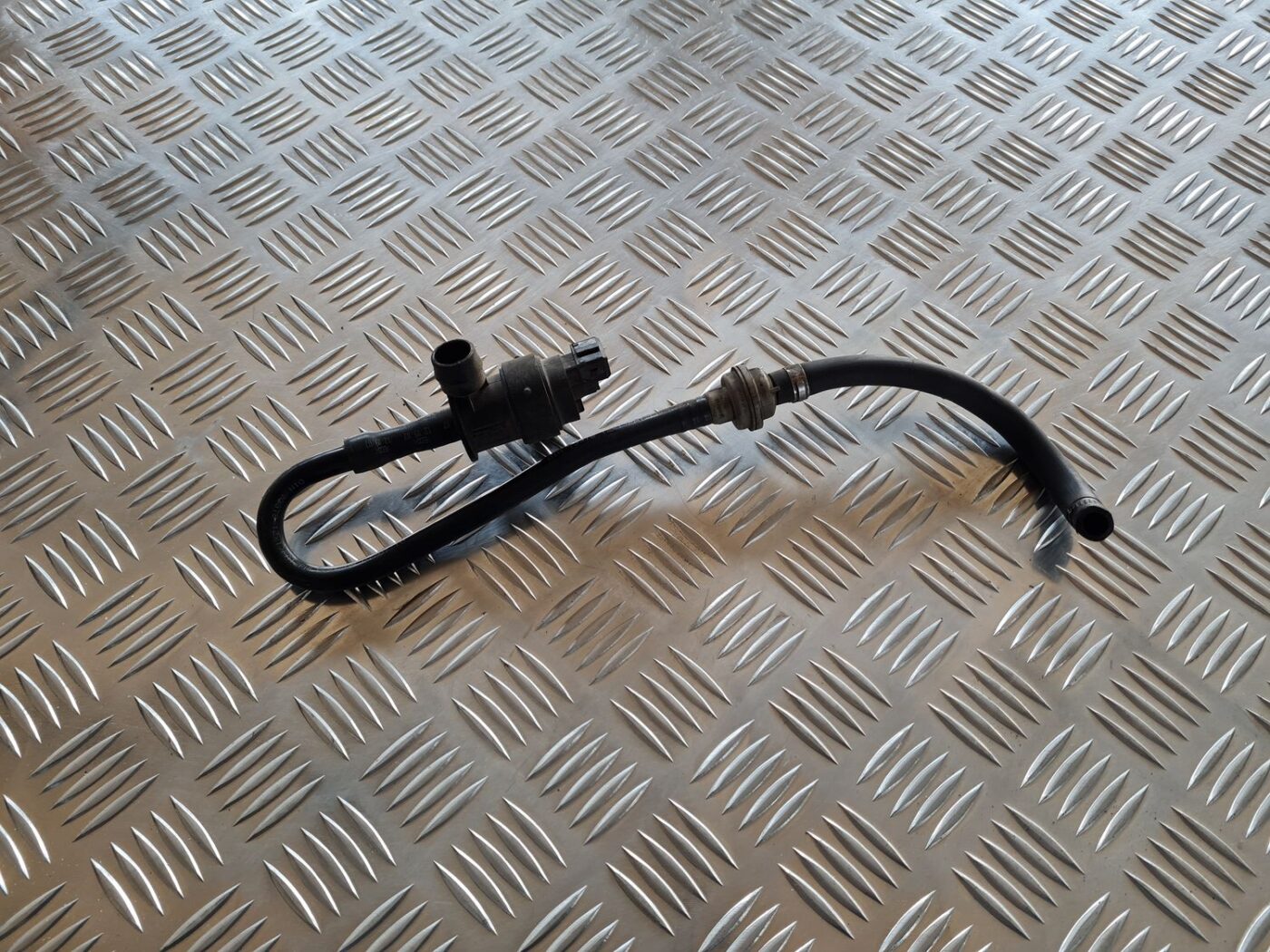 Degvielas tvertnes ventilācijas vārsts priekš VOLVO S60 2008 2 Degvielas tvertnes ventilācijas vārsts priekš VOLVO S60 2008