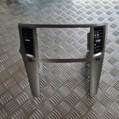 Mērinstrumentu paneļa gaisa vads, centrā priekš SUBARU LEGACY 2010