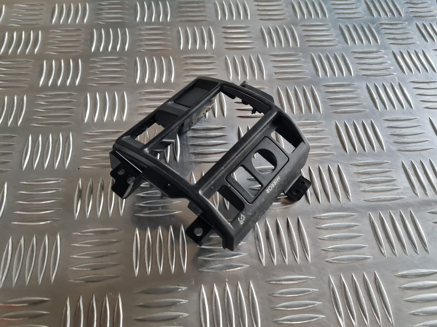 Mērinstrumentu paneļa dekoratīvais rāmis priekš SUBARU LEGACY 2010 2 Mērinstrumentu paneļa dekoratīvais rāmis priekš SUBARU LEGACY 2010