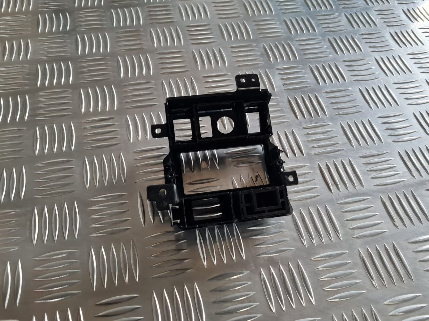 Mērinstrumentu paneļa dekoratīvais rāmis priekš SUBARU LEGACY 2010 3 Mērinstrumentu paneļa dekoratīvais rāmis priekš SUBARU LEGACY 2010