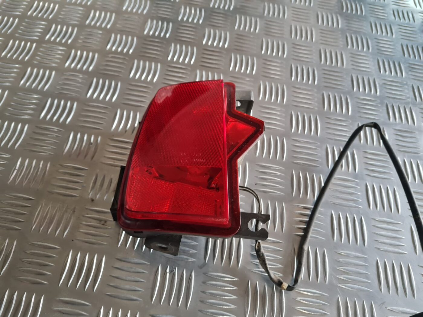 Miglas lukturis aizmugurē kreisā pusē priekš SUBARU LEGACY 2010