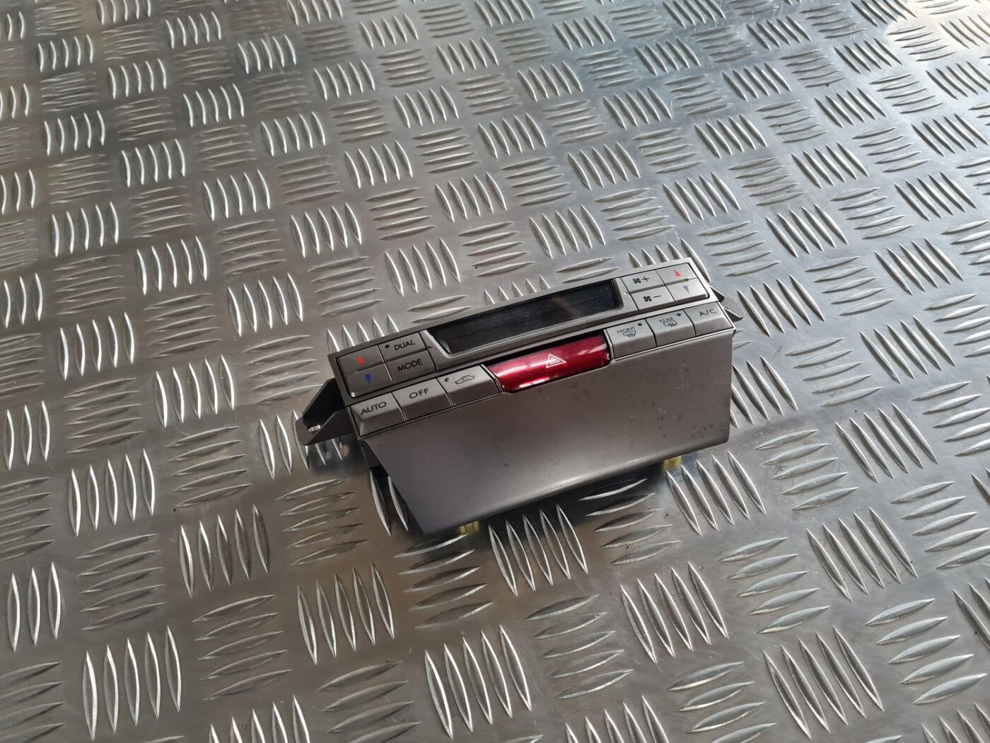 Klimata kontroles bloks priekš SUBARU LEGACY 2010 1 Klimata kontroles bloks priekš SUBARU LEGACY 2010