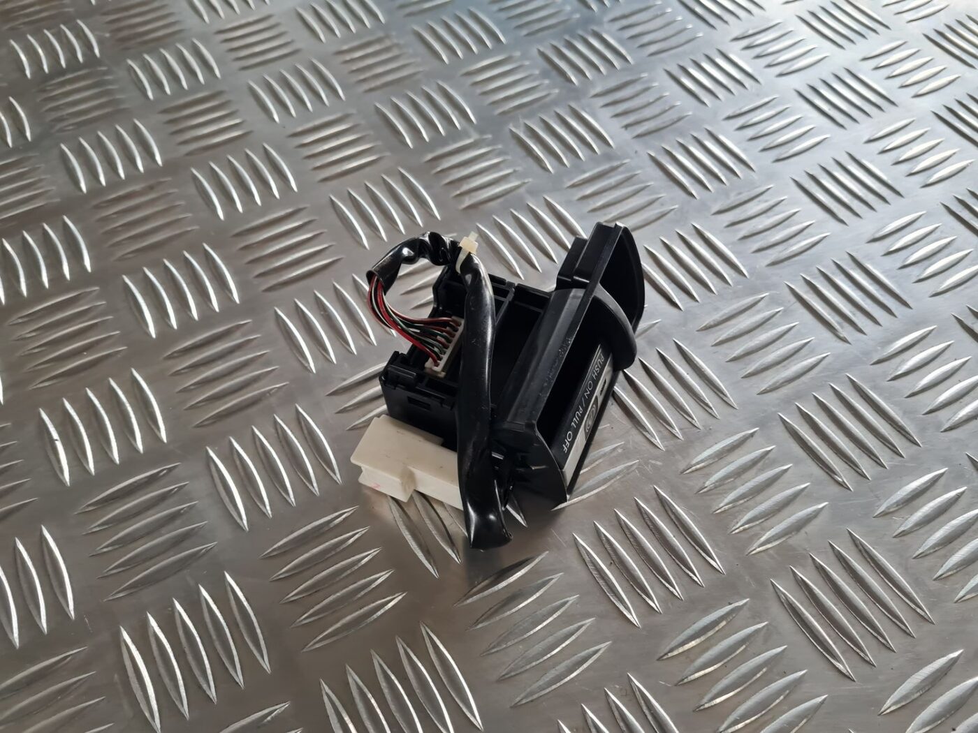 Stāvbremzes ieslēgšanas poga priekš SUBARU LEGACY 2010