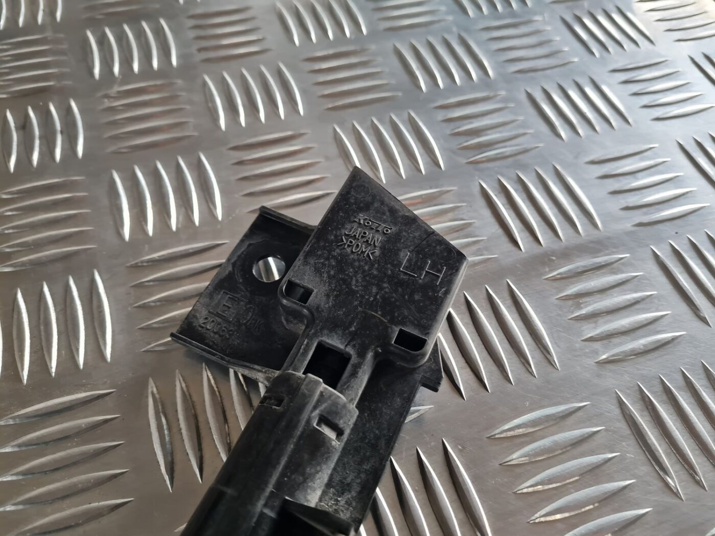 Lukturu mazgātāja sprausla priekš SUBARU LEGACY 2010 2 Lukturu mazgātāja sprausla priekš SUBARU LEGACY 2010