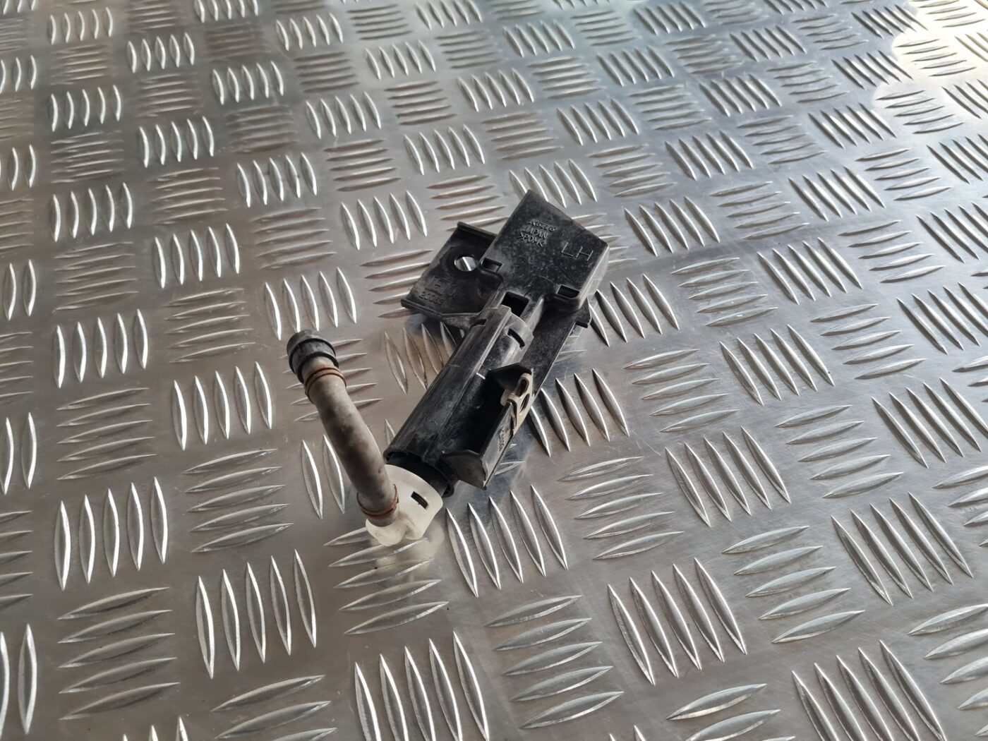 Lukturu mazgātāja sprausla priekš SUBARU LEGACY 2010 4 Lukturu mazgātāja sprausla priekš SUBARU LEGACY 2010