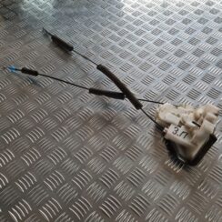 Aizmugurējo labo durvju slēdzene priekš SUBARU LEGACY 2010