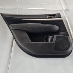 Aizmugurējo kreiso durvju apdare priekš SUBARU LEGACY 2010
