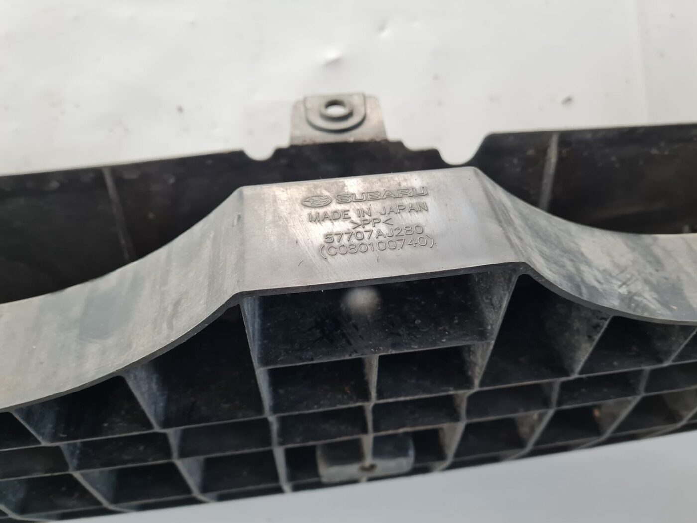 Priekšēja bufera kronšteins priekš SUBARU LEGACY 2010 3 Priekšēja bufera kronšteins priekš SUBARU LEGACY 2010