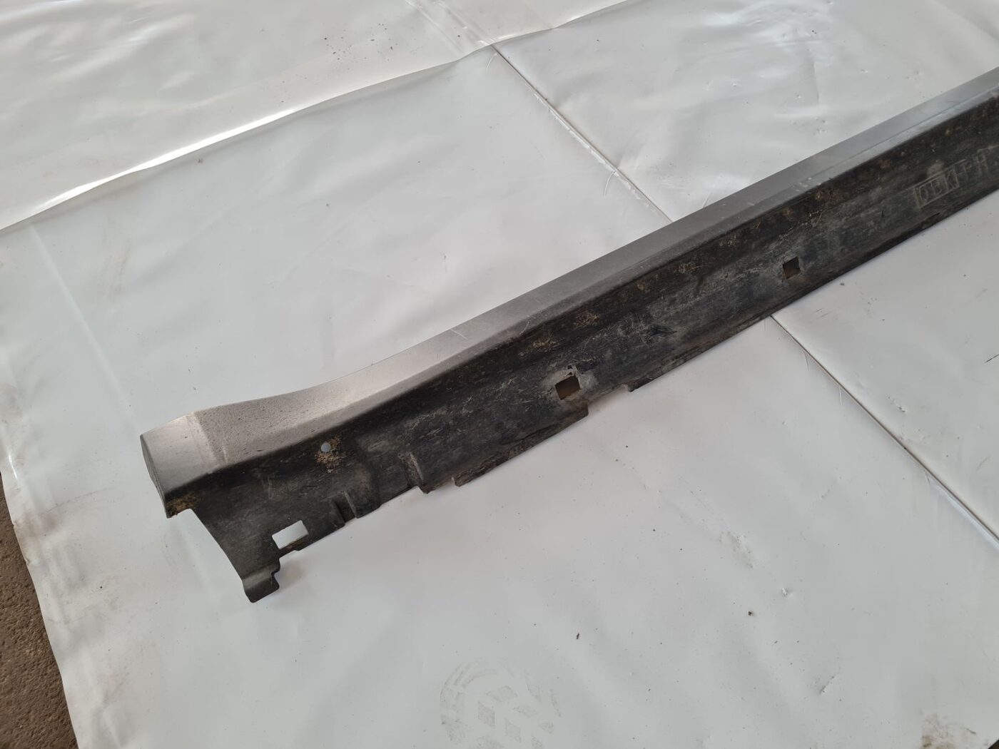 Ārēja sliekšņa laba uzlika priekš SUBARU LEGACY 2010