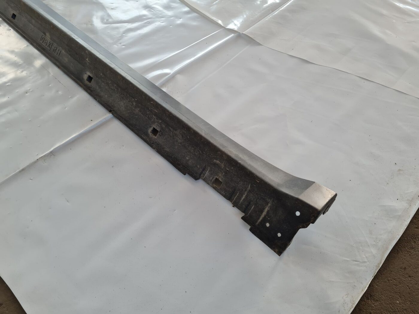 Ārēja sliekšņa laba uzlika priekš SUBARU LEGACY 2010