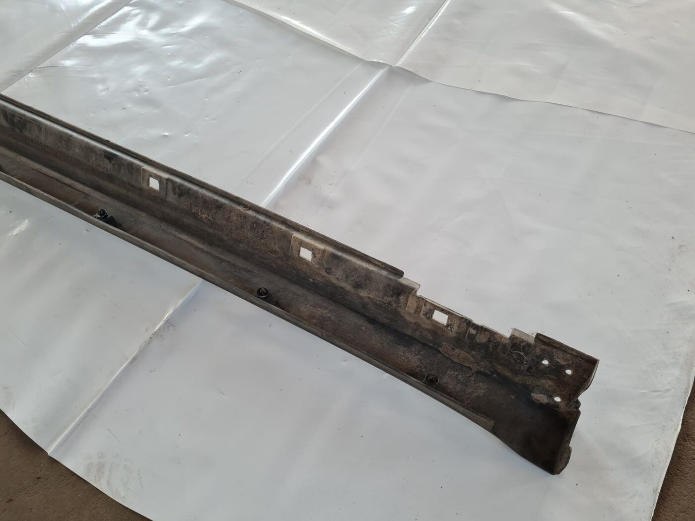 Ārēja sliekšņa laba uzlika priekš SUBARU LEGACY 2010