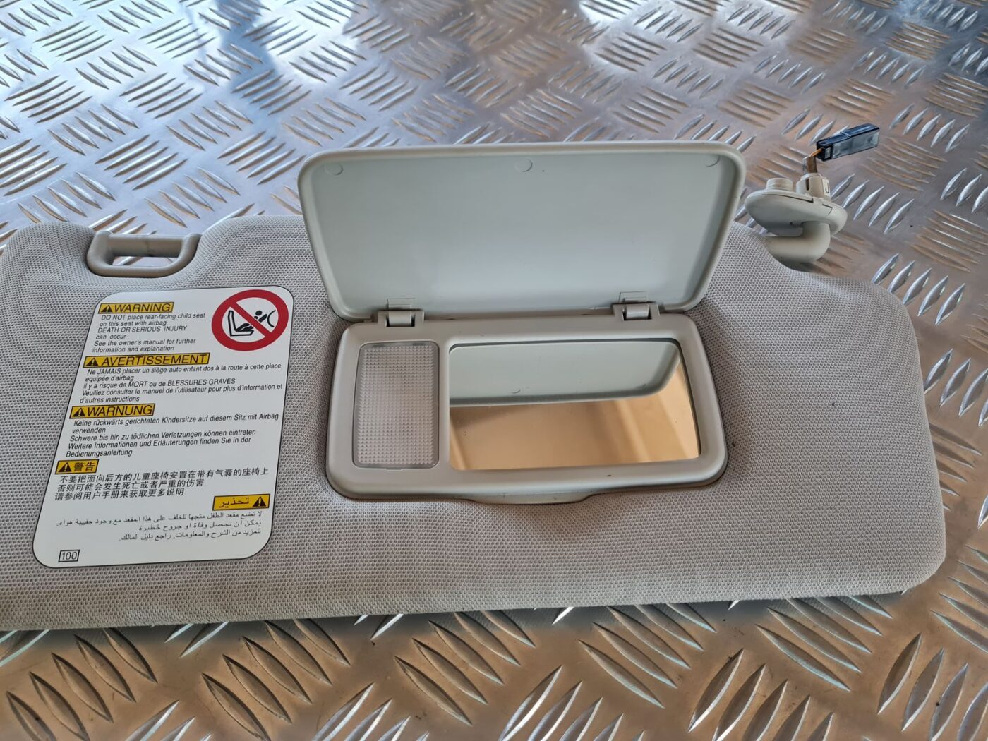 Saules aizsargs priekš SUBARU LEGACY 2010