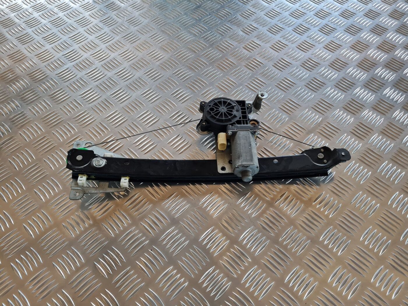 Stikla pacelšanas mehānisms aizmugurējais labais priekš VOLVO V70 2006 2 Stikla pacelšanas mehānisms aizmugurējais labais priekš VOLVO V70 2006