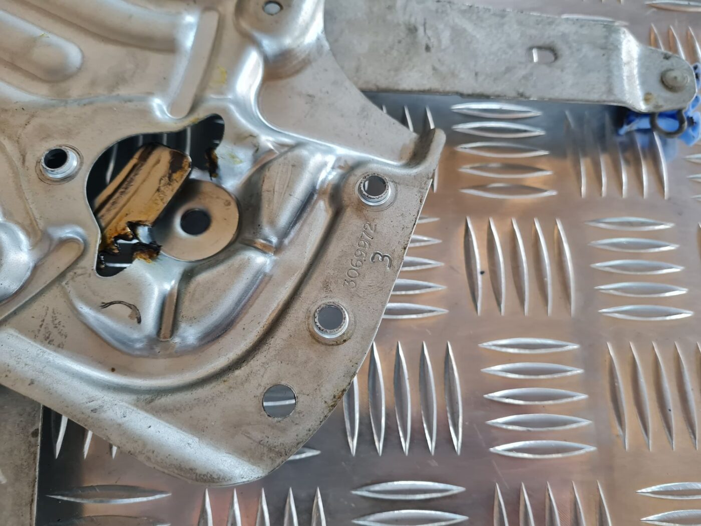 Stikla pacelšanas mehānisms priekšējais labais priekš VOLVO V70 2006 3 Stikla pacelšanas mehānisms priekšējais labais priekš VOLVO V70 2006