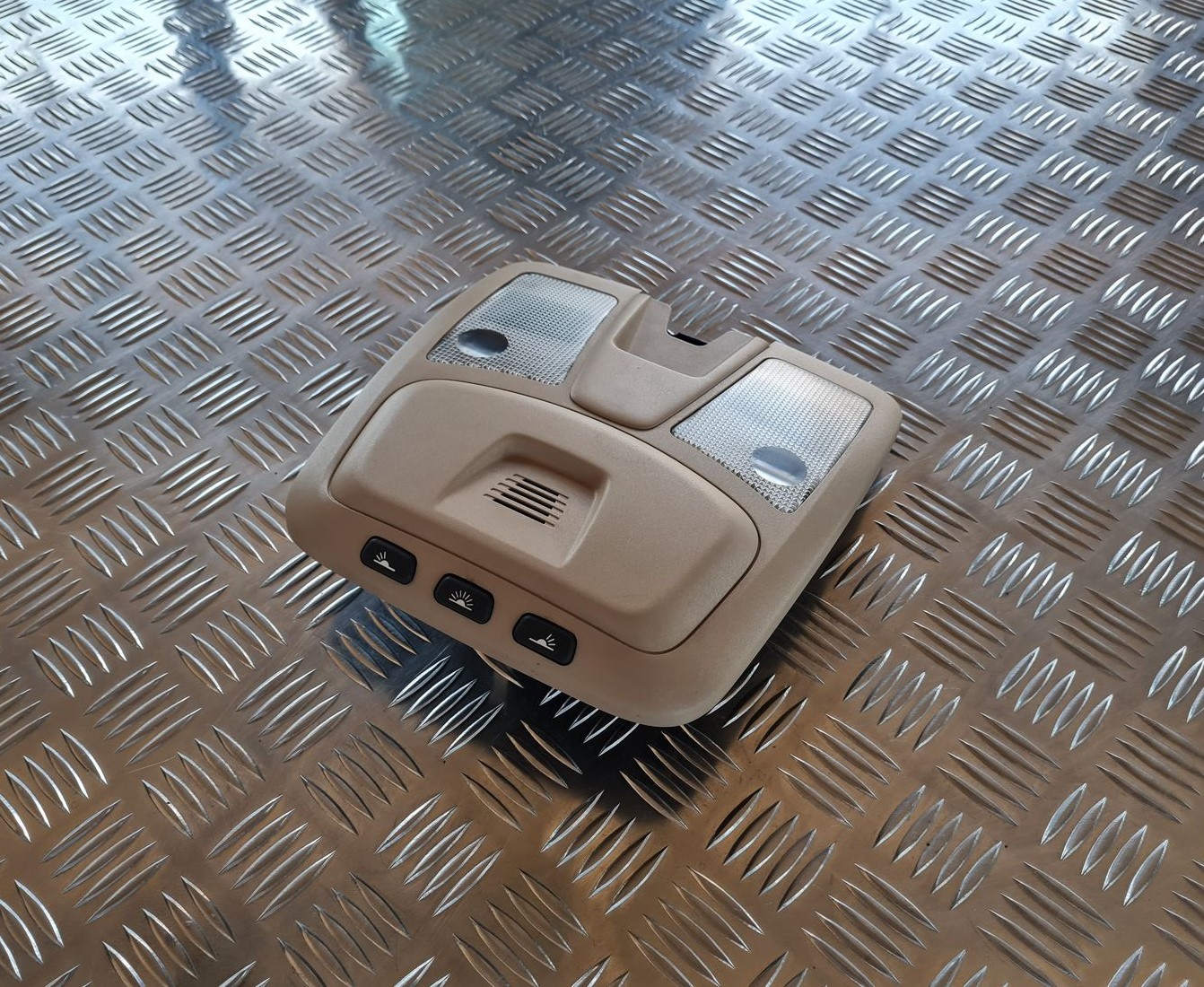 Salona apgaismojuma panelis priekš VOLVO V70 2006 2 Salona apgaismojuma panelis priekš VOLVO V70 2006