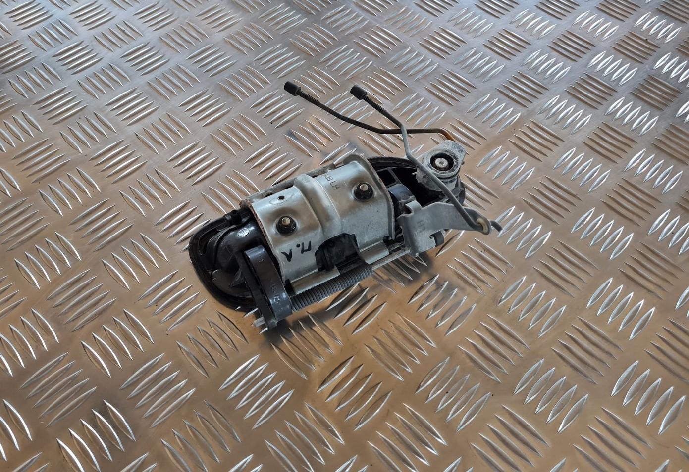 Priekšējāis kreisais durvju rokturis priekš VOLVO V70 2006