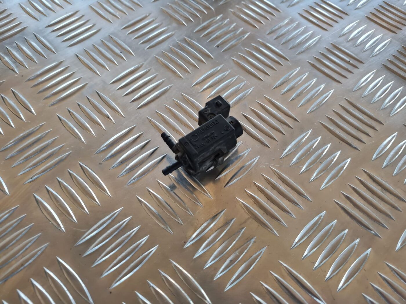 Solenoīda vakuuma vārsts priekš VOLVO V70 2006 1 Solenoīda vakuuma vārsts priekš VOLVO V70 2006