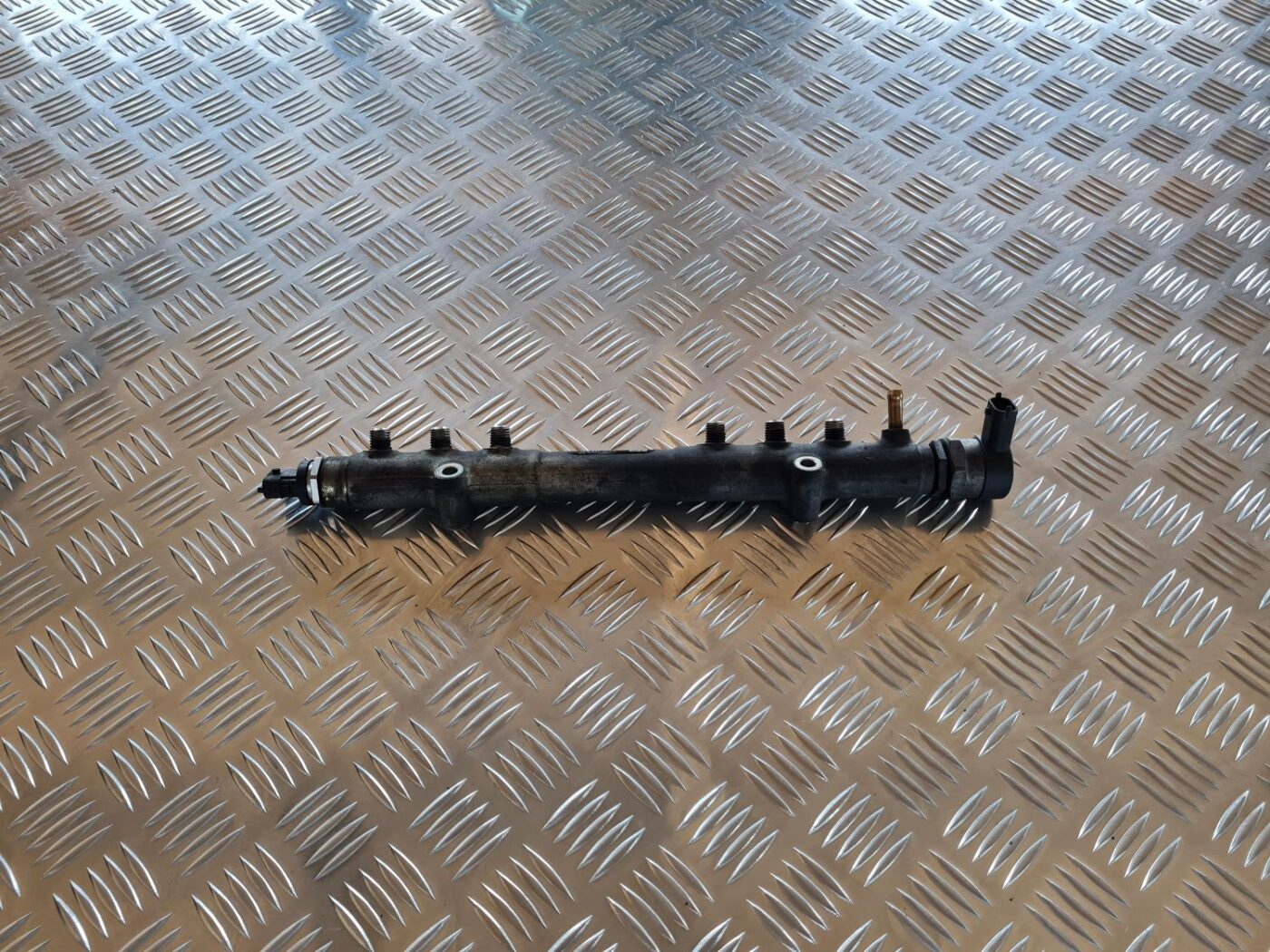 Degvielas sadales caurule priekš VOLVO V70 2006