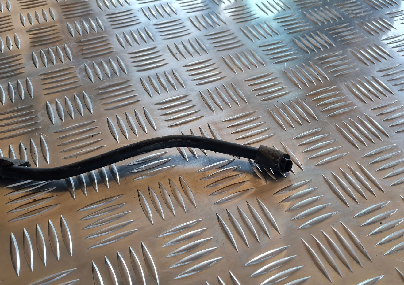 Degvielas caurule priekš VOLVO V70 2006