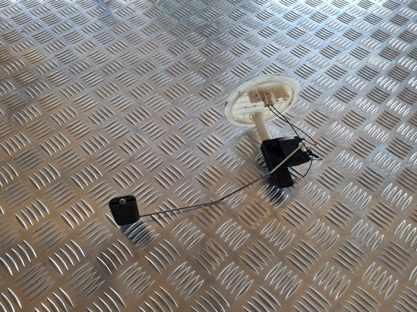 Degvielas tvertnes sūkņa līmeņa devējs priekš VOLVO V70 2006