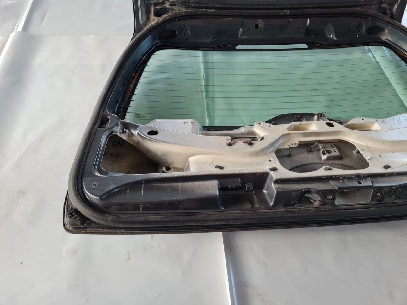 Bagāžnieka vāks priekš VOLVO V70 2006 4 Bagāžnieka vāks priekš VOLVO V70 2006