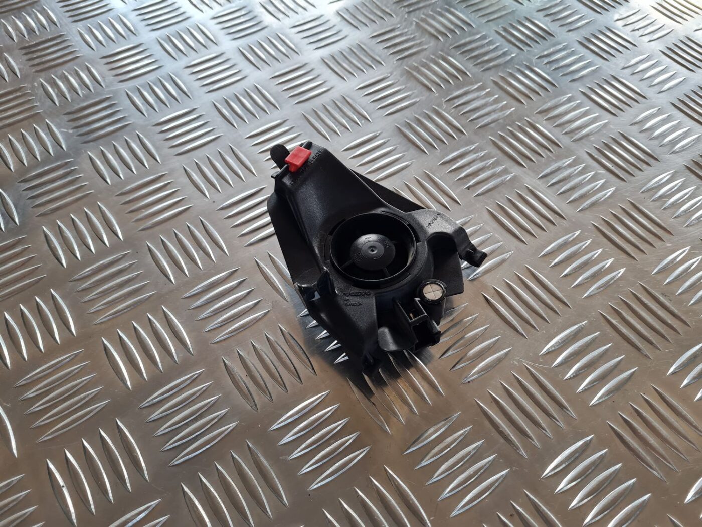 Durvju skaļrunis, augšā priekš VOLVO V70 2006 1 Durvju skaļrunis, augšā priekš VOLVO V70 2006