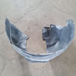 Priekšējais kreisais paspārns priekš VOLVO V70 2006