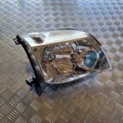 Priekšējais labais lukturis priekš NISSAN X-TRAIL 2002