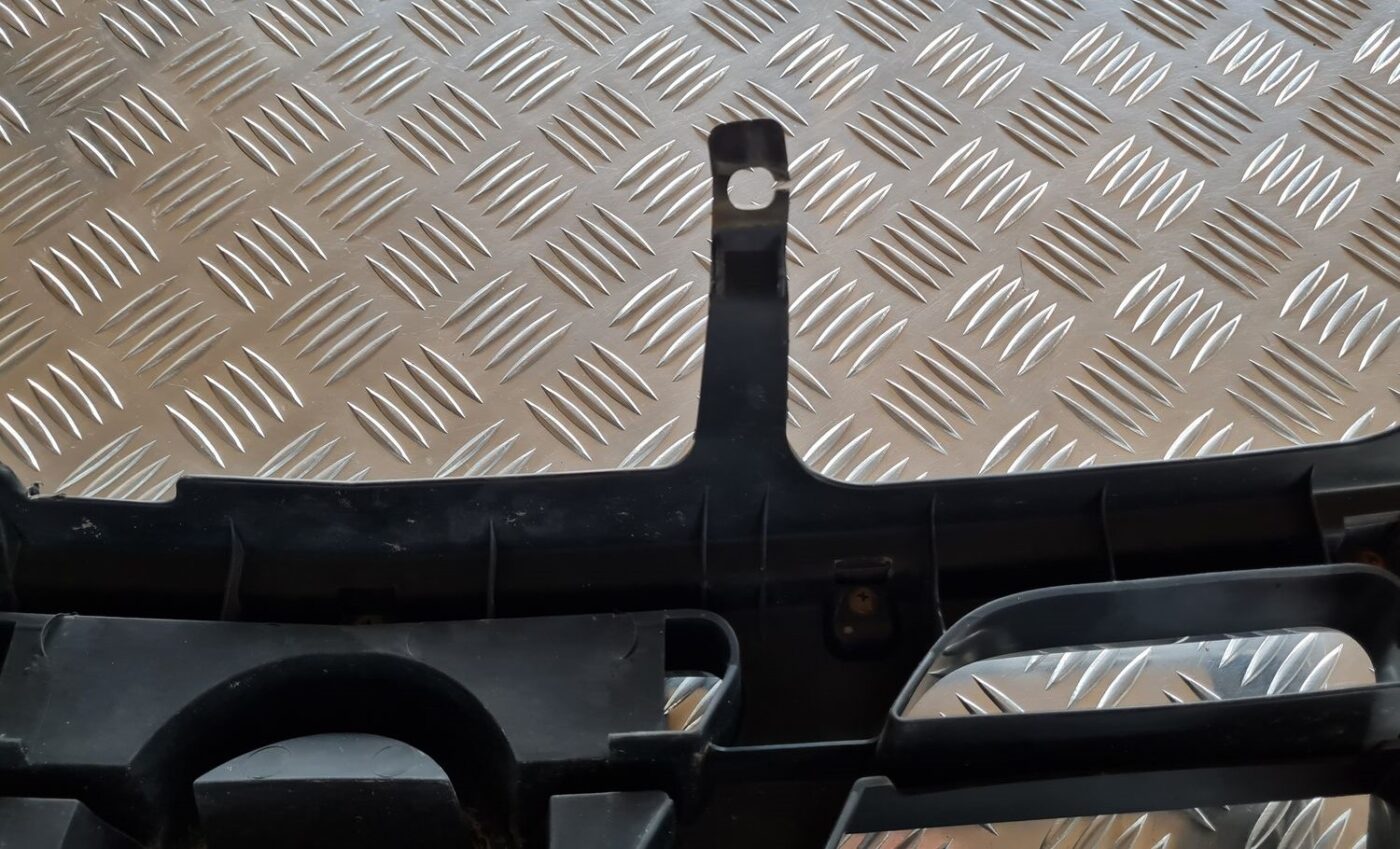 Bufera reste priekš NISSAN X-TRAIL 2002